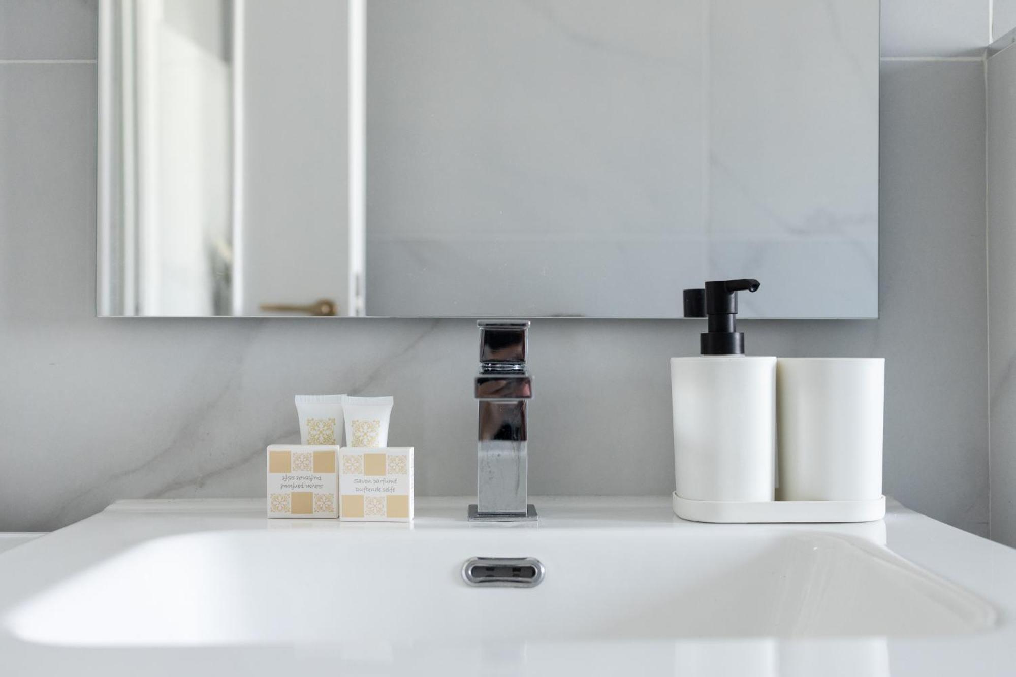 8 Min Dalla Metro Casa Elegante Con Netflix E Wifi 米兰 外观 照片